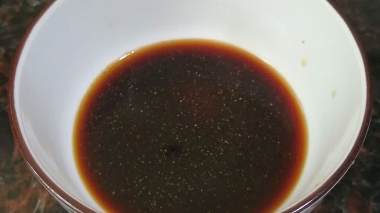 蒜香焖翅,盐，<a style='color:red;display:inline-block;' href='/shicai/ 788'>生抽</a>，<a style='color:red;display:inline-block;' href='/shicai/ 721'>蚝油</a>，<a style='color:red;display:inline-block;' href='/shicai/ 829'>十三香</a>加少许清水拌匀