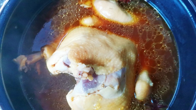 咸香鸡,煮好之后翻个面再焖上十分钟