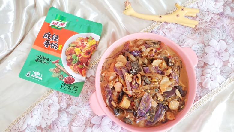街边小吃麻辣拌,抓拌均匀,美味完成。