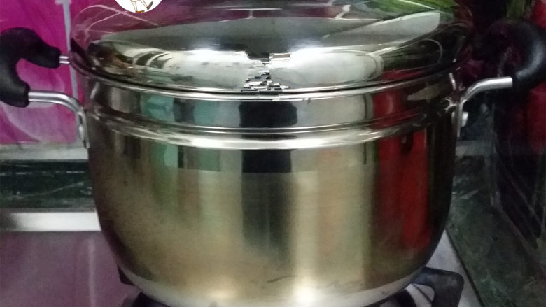 咸香鸡,上汽后转中火,蒸30分钟左右