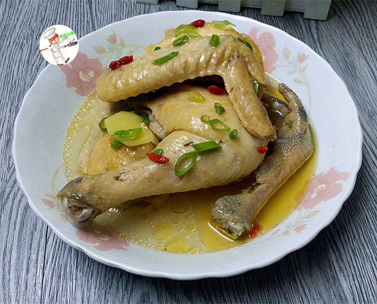 咸香鸡,汤汁鲜美,鸡肉嫩滑、咸香又入味