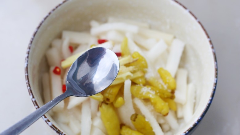 泡萝卜条,白醋,