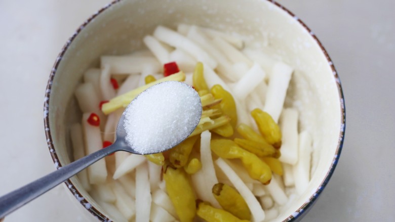 泡萝卜条,白糖,