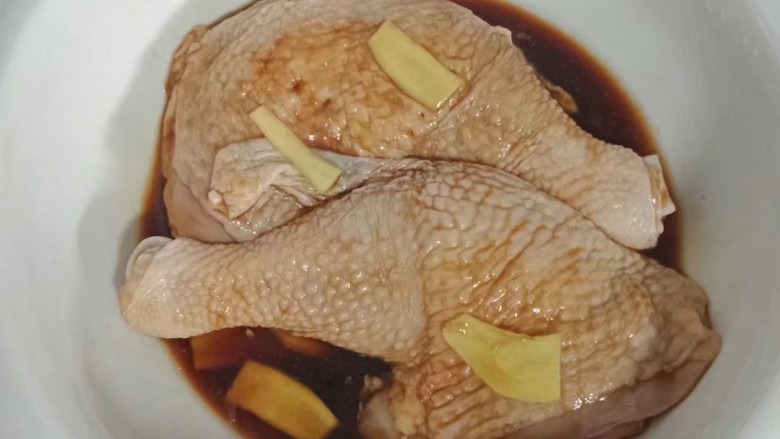 柠檬鸡腿,抓拌均匀,腌制入味