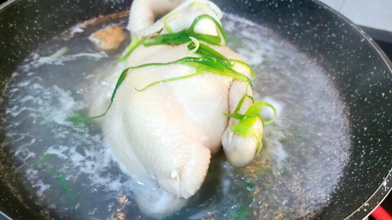 咸香鸡,最后注意让鸡胸多氽一会儿,因为肉厚呗