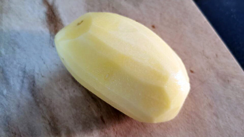 西红柿炒土豆丝,土豆去皮