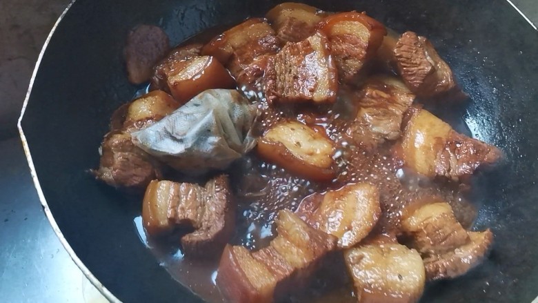 家常肉夹馍,最后肉已经卤好了,留点汤