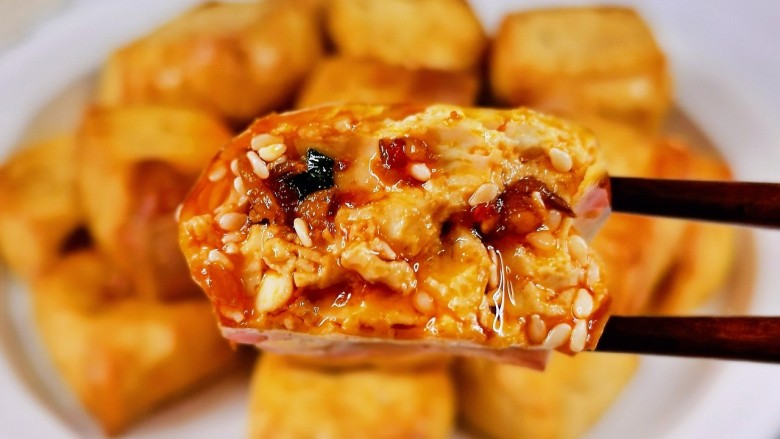 酸辣豆腐,蘸上酱汁开吃~酸辣开胃,太过瘾了!