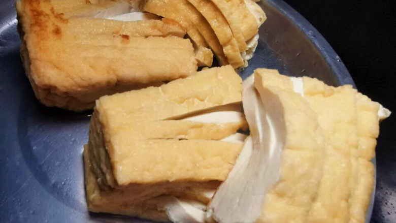 酸辣豆腐,切花刀后的豆腐,不能散架