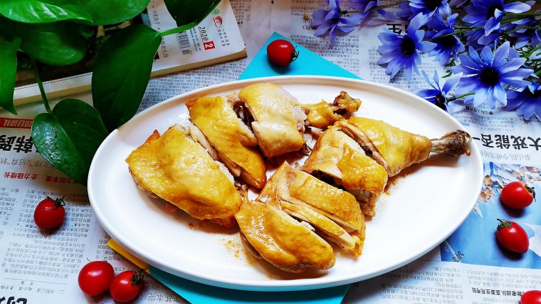 鲜香盐焗鸡腿,鲜香美味的盐焗鸡腿就做好了,可以蘸料汁吃,也可以直接吃