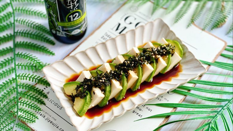 日式小清新,牛油果冷豆腐,10分钟上桌,清爽鲜嫩,好吃不腻,颜色小清新