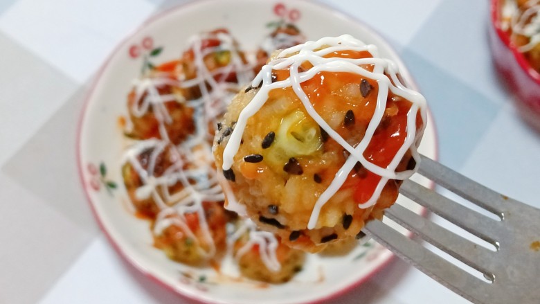 日式烤饭团,又香又软,一口一个,简直不要太好吃了~