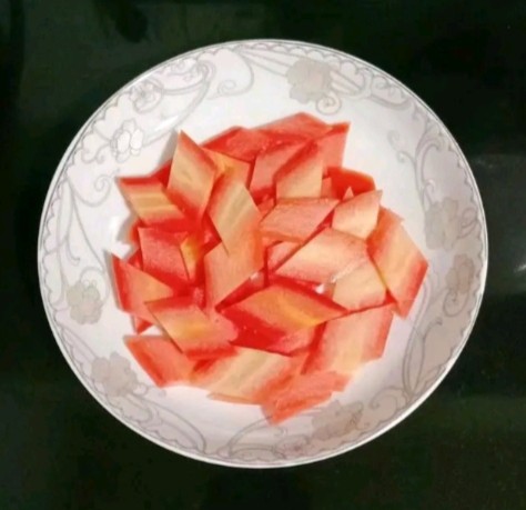 杂炒蔬菜,<a style='color:red;display:inline-block;' href='/shicai/ 25'>胡萝卜</a>去皮切片