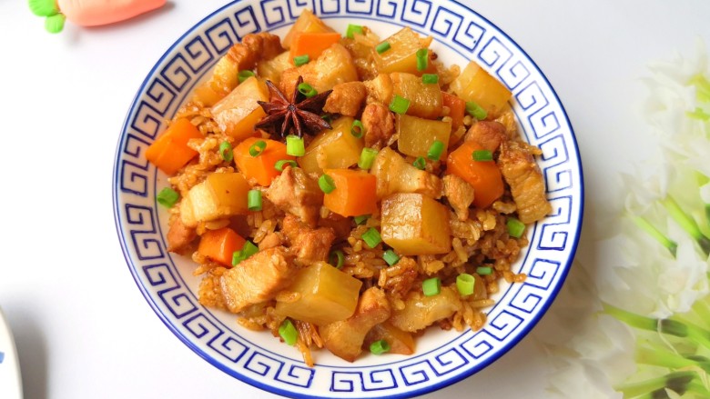 五花肉焖饭,开饭啦!