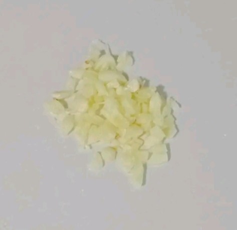 豌豆炒腊肠,<a style='color:red;display:inline-block;' href='/shicai/ 2794'>大蒜</a>切沫