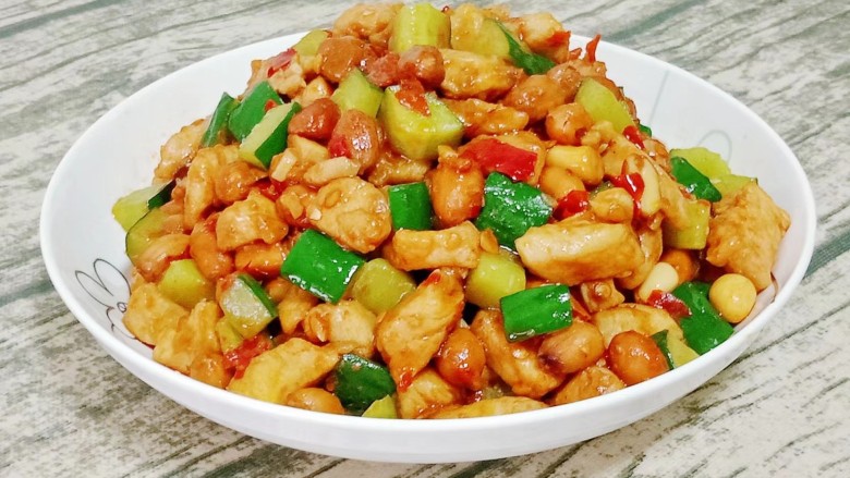 宫保鸡丁,一道美味下饭菜就做好了~