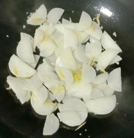 芹菜萝卜炒牛肉,翻炒均匀