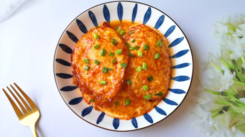 糖醋鸡蛋,煎蛋焦焦的,口感酸酸甜甜的。