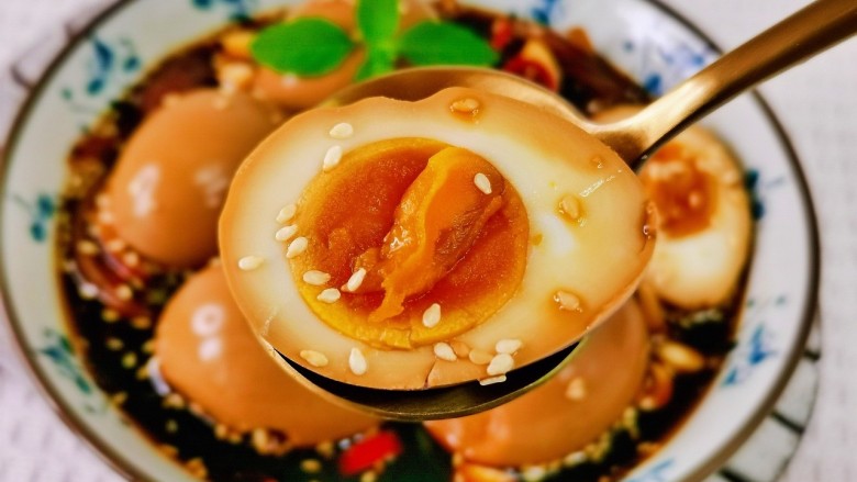 糖醋鸡蛋,味道太赞了,溏心蛋,如果喜欢溏心在重一点的煮蛋时间可以再减少1分钟。