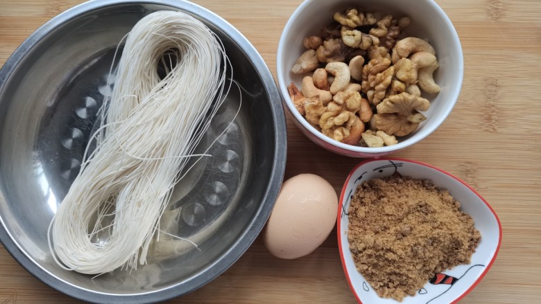 鸡蛋红糖细面汤,准备食材