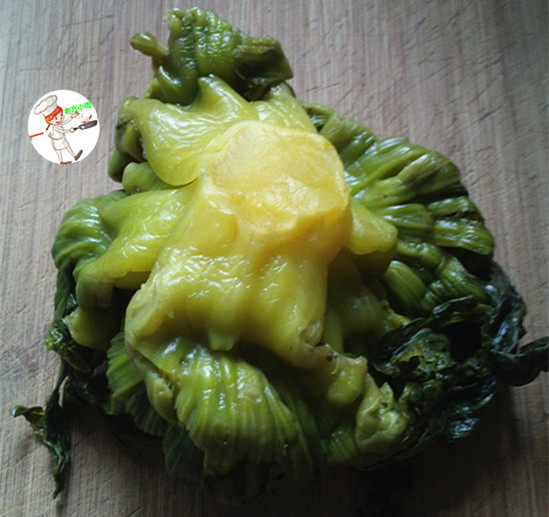 酸汤肉片,<a style='color:red;display:inline-block;' href='/shicai/ 3361'>酸菜</a>,提前用水浸泡半小时,泡去多余盐分,吃着更加地健康