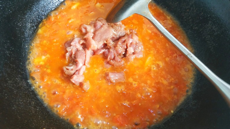 酸汤肉片,加入腌好的肉片
