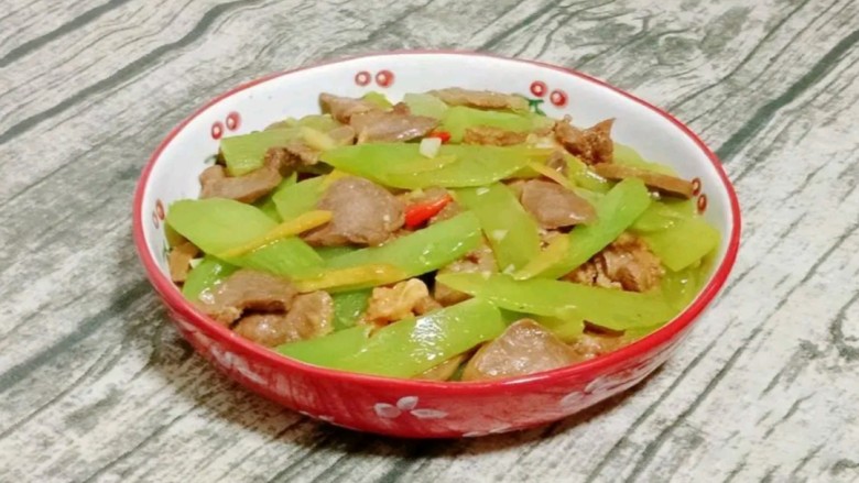莴笋炒猪舌,一道莴笋炒猪舌就做好啦~