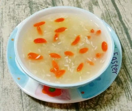 银耳酒酿汤圆,最后放入汤圆,即可享用