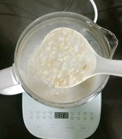 奶香水果燕麦粥 (宝宝辅食),煮至软烂后关火