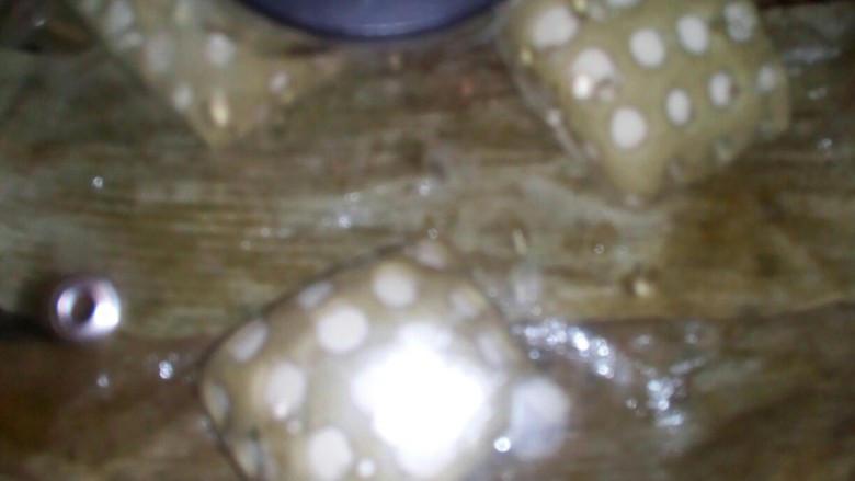 波点馒头,放入蒸笼,开水上锅蒸十分钟。
