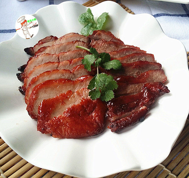 烤里脊肉,酱香浓郁,外焦里嫩,咸鲜中带着淡淡地甜味,且甜而不腻,非常好吃下饭