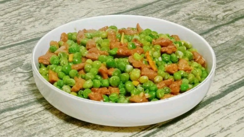 牛肉粒炒豌豆,一道牛肉粒炒豌豆就做好啦~