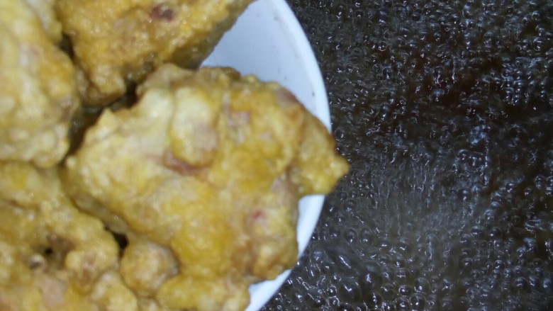 梅香糖醋排骨,浓稠后,倒入排骨。