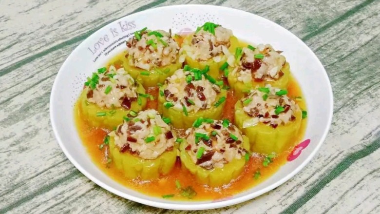 猪肉木耳酿苦瓜,一道既美味又有营养的酿苦瓜就做好啦~