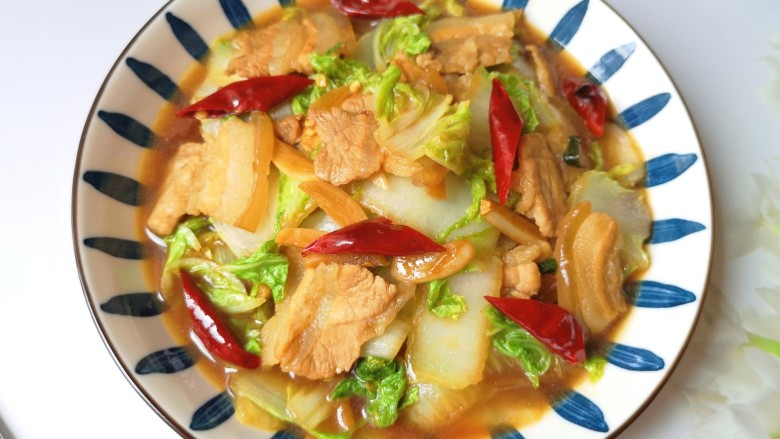五花肉炖白菜,开饭啦!