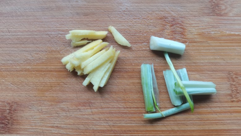 烤里脊肉,姜丝葱段