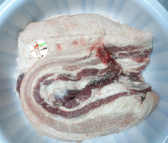 腊肉,全部弄好,轻轻压实压紧,