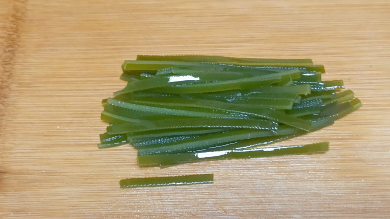 海带炒肉片,整理一下，切成小段