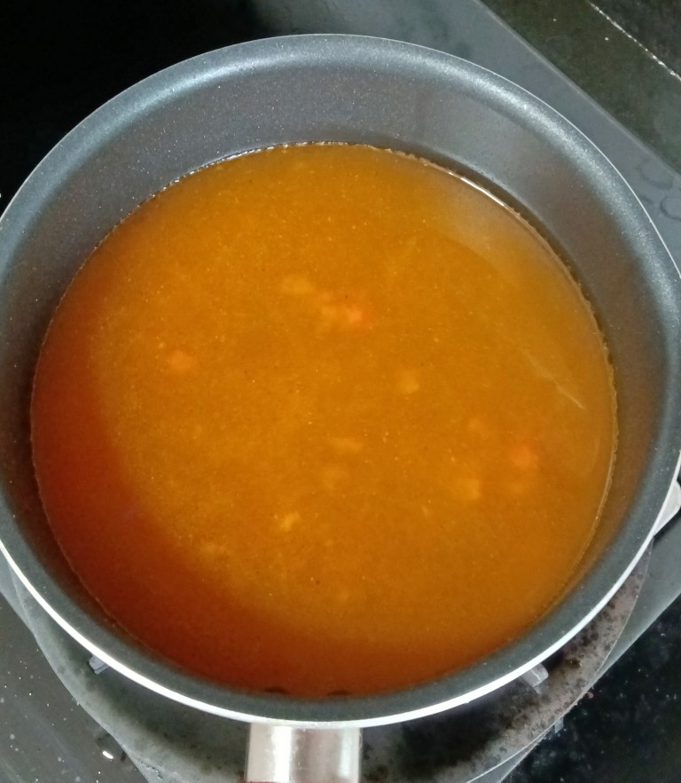 【家常版】冷串串,加入少许盐,倒入适量清水煮开后放凉待用