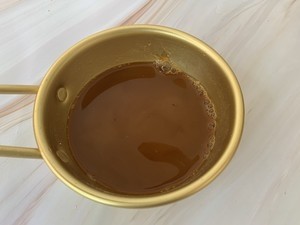 家常菜蒜香娃娃菜,巨好吃!,调碗汁:两勺生抽➕一勺陈醋➕一勺蚝油➕半勺食盐➕半勺白糖➕一勺玉米淀粉➕半碗水搅拌均匀。