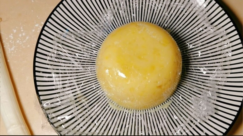 这样做的土豆泥不仅好吃不长胖!竟然还能减肥😮,碗倒扣如盘内,撕掉保鲜膜
