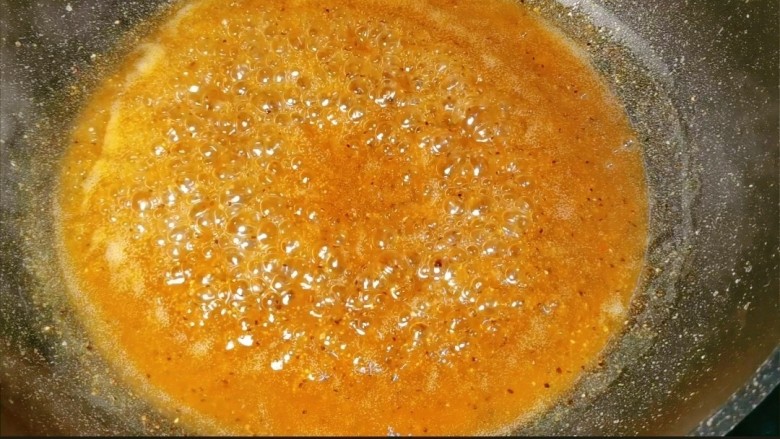 这样做的土豆泥不仅好吃不长胖!竟然还能减肥😮,热锅下入我们调好的酱汁,小火慢煮,煮至浓稠汤汁状盛出