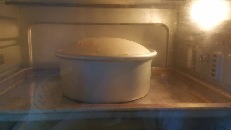 日式冰乳酪蛋糕,送入预热好的烤箱上下火,150度烤40分钟