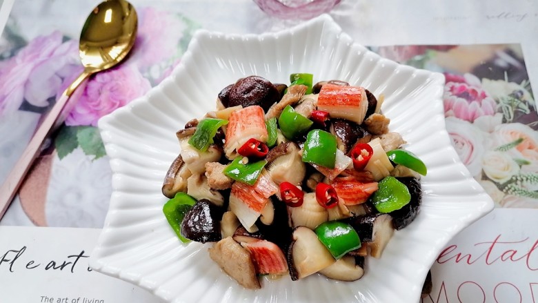 香菇肉片煲,拍上成品图,一道美味的香菇肉片煲就完成了。