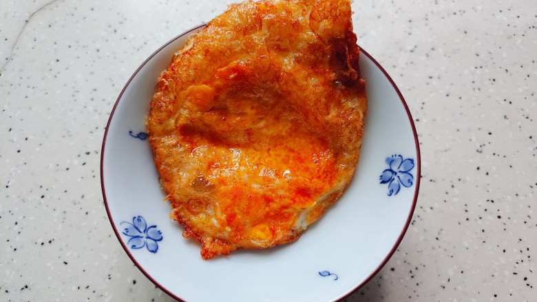 冬瓜瘦肉汤,盛出,待不烫手后,用剪刀剪成五六块