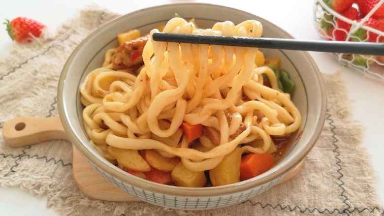 大盘鸡拌面,好吃到爆的大盘鸡拌面。