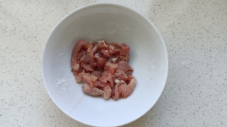 冬瓜瘦肉汤,搅拌均匀,腌5-10分钟;
