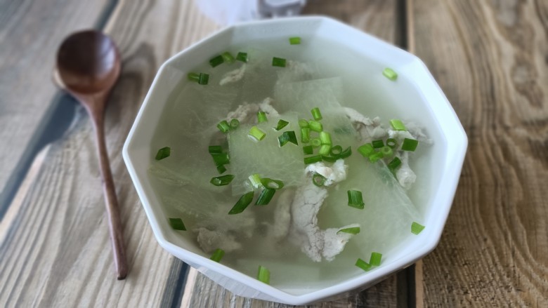 冬瓜瘦肉汤,清清爽爽的一碗冬瓜瘦肉汤做好啦!