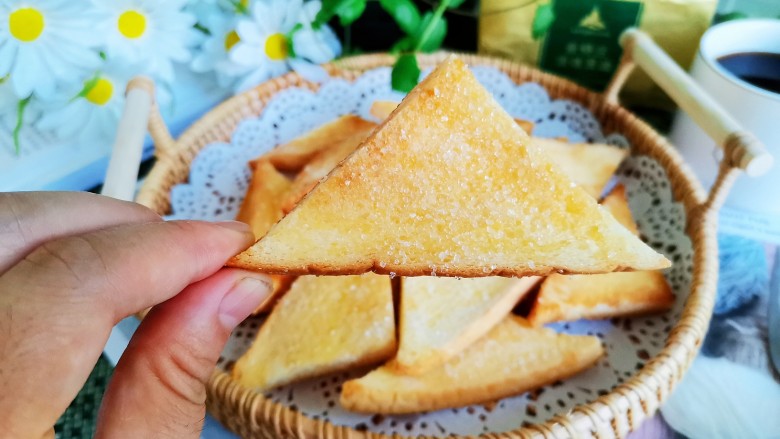 蜂蜜黄油吐司片,简单快手,香酥可口蜂蜜黄油吐司片就做好了