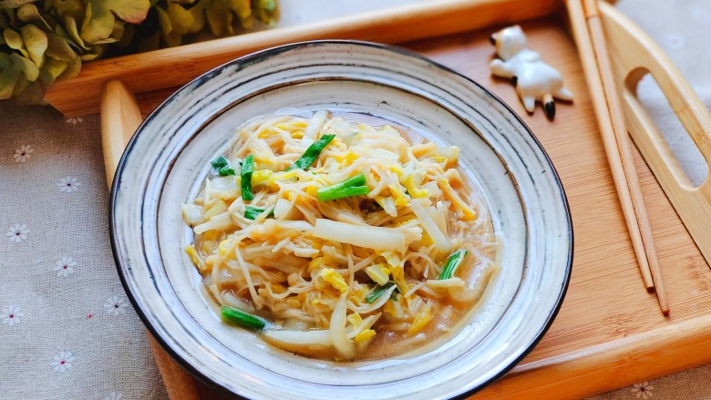 金针菇炒大白菜,成品图
